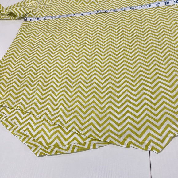 Nomadic Traders green and white chevron tunic with 3/4 sleeve, asymmetrical hem - Picture 8 of 12